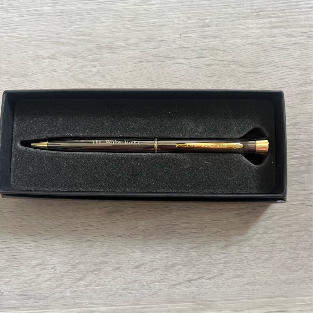 Garland White House pen